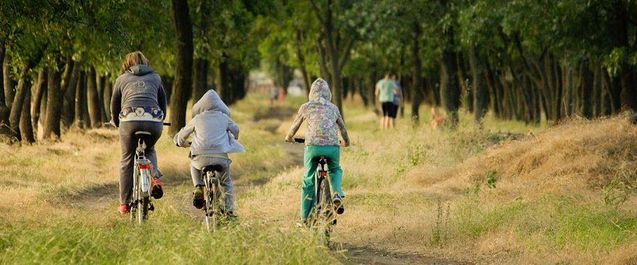 Kids cycling